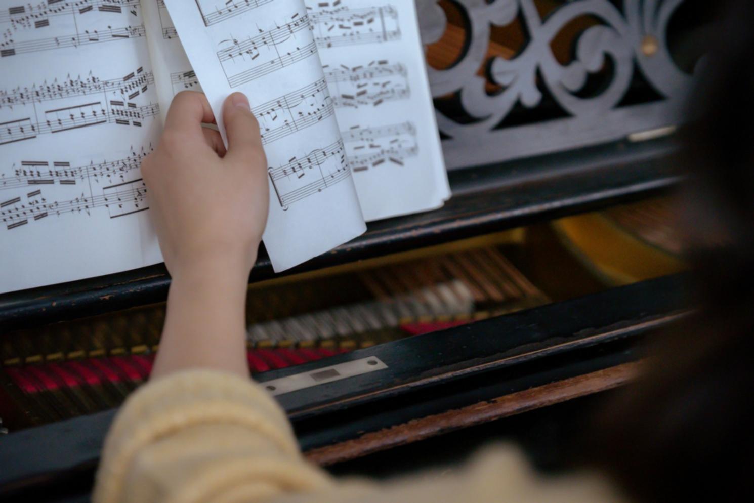 Archives musicales et vinyles vintage utilisés dans nos modules d'enseignement